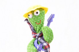 Cactus bailarin con guitarra (1).jpg